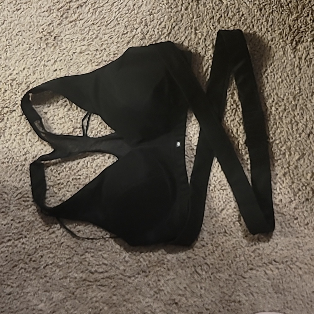 NWOT Victoria's Secret Black Wrap Suede Sports Bra with V-Neck Size Large - Picture 3 of 6